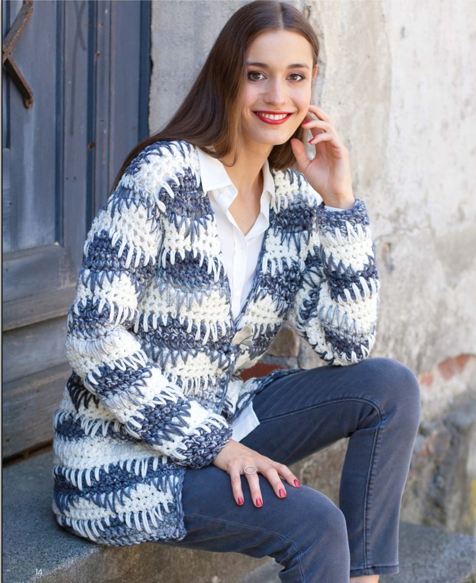 1. Жакет из пряжи трех цветов.