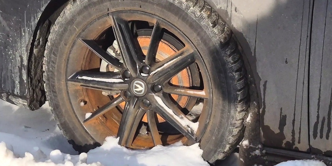 Почему ржавеют тормозные диски и стоит ли этого бояться? Простой ответ