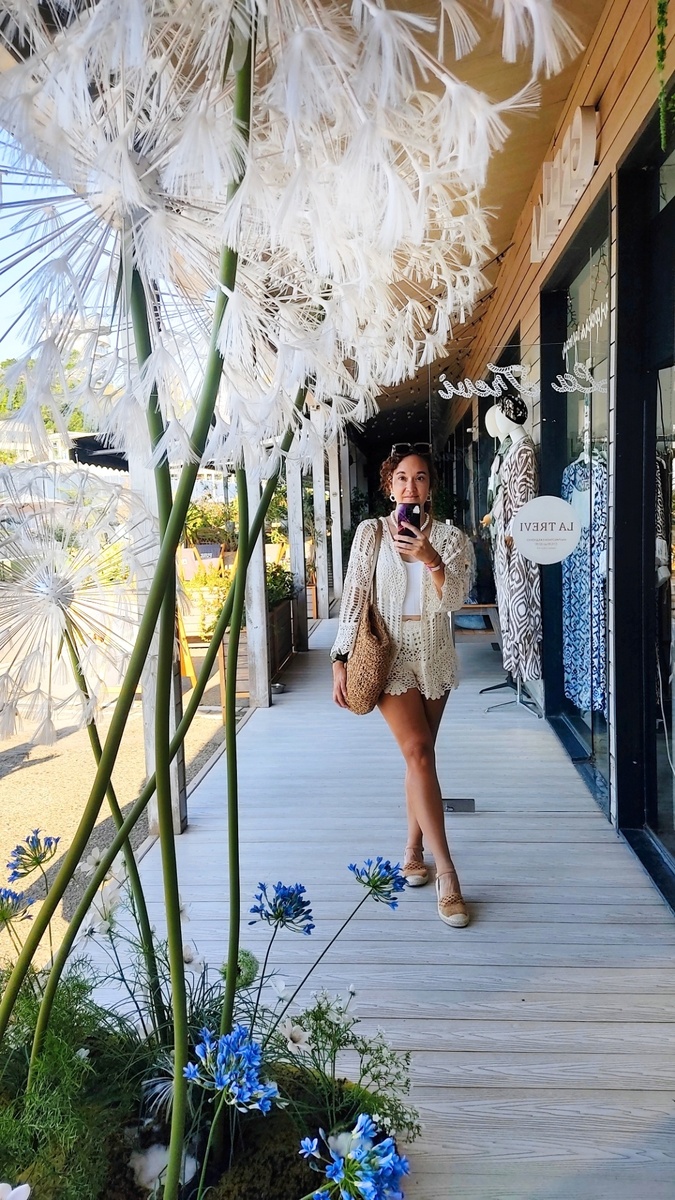 «Когда наступает тишина, то открывается дверь в душу, чтобы услышать своё "я", понять себя и раскрыть что-то такое, что очень дорого и ценно». Но на это нужно иметь смелось, чтобы не сбежать при первом ощущении страха все поменять. 