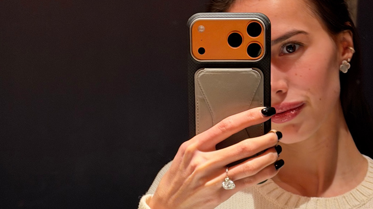    Алина Загитова с кольцом. Фото: Instagram*/azagitova