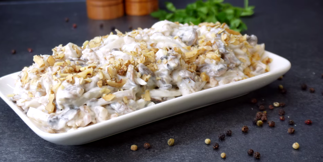 САЛАТ, КОТОРЫЙ СМЕЛИ ПЕРВЫМ... Удивил всех, и без рецепта никто не ушёл. И я в том числе...