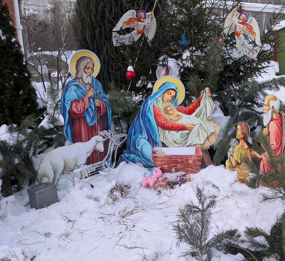 Вертеп у храма в г. Новочебоксарске. Фото автора