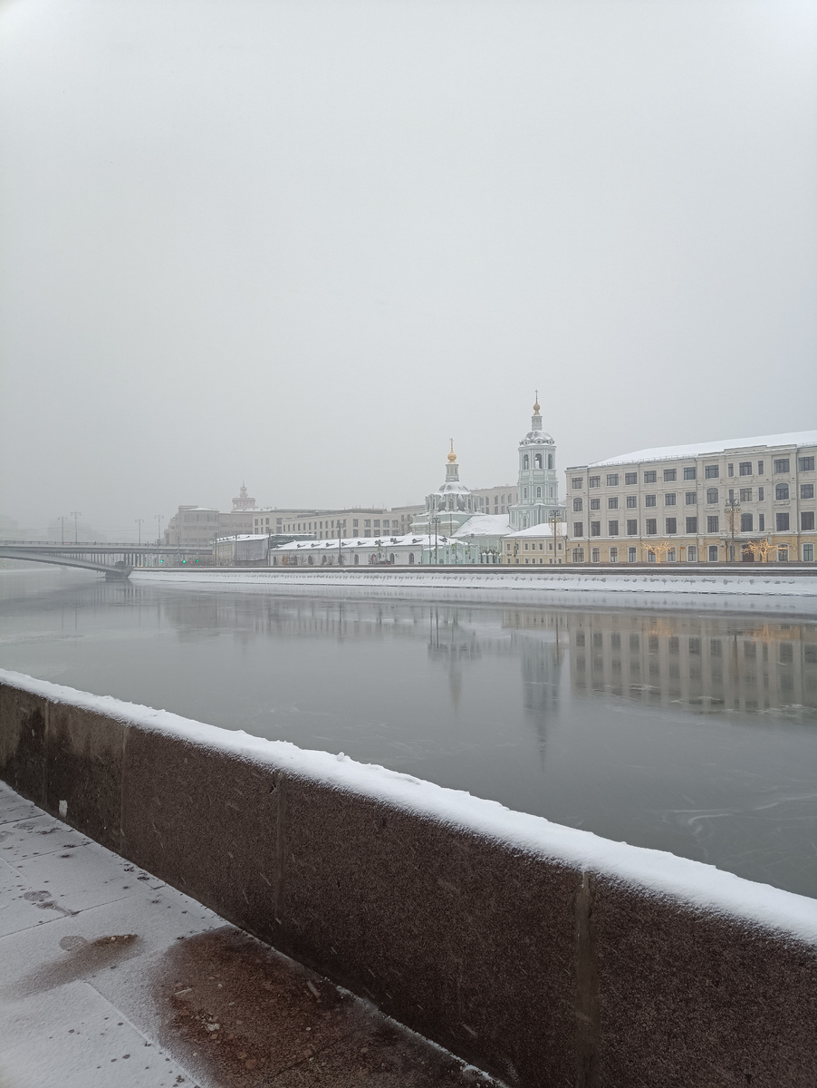 Ждём посадку у причала