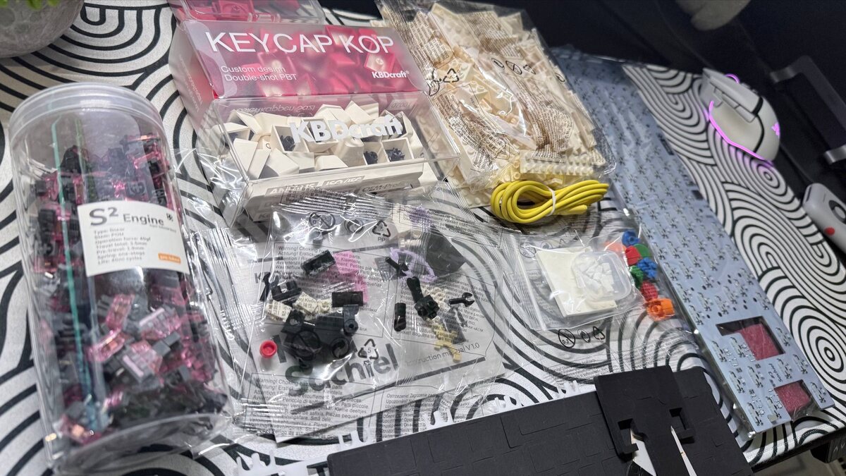 Содержимое коробочки KBDcraft