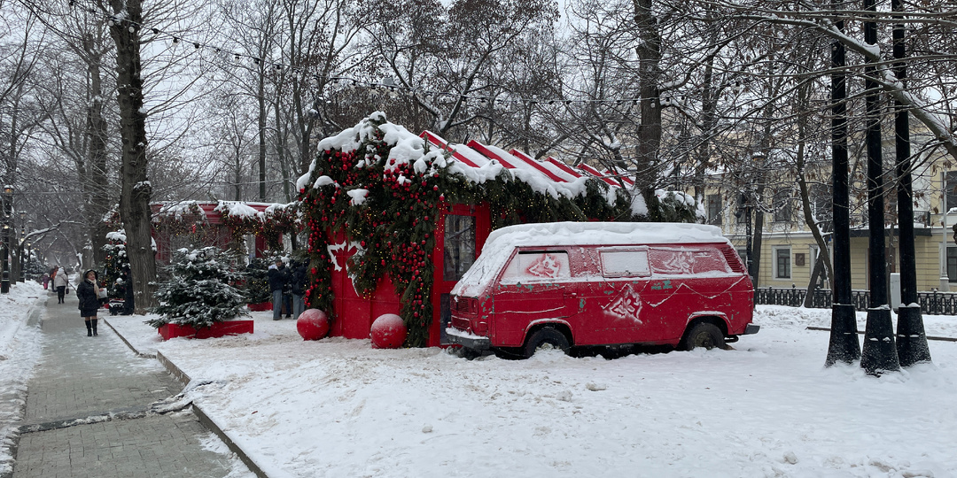 Гуляем по новогоднему центру Москвы там, где нет безумных толп