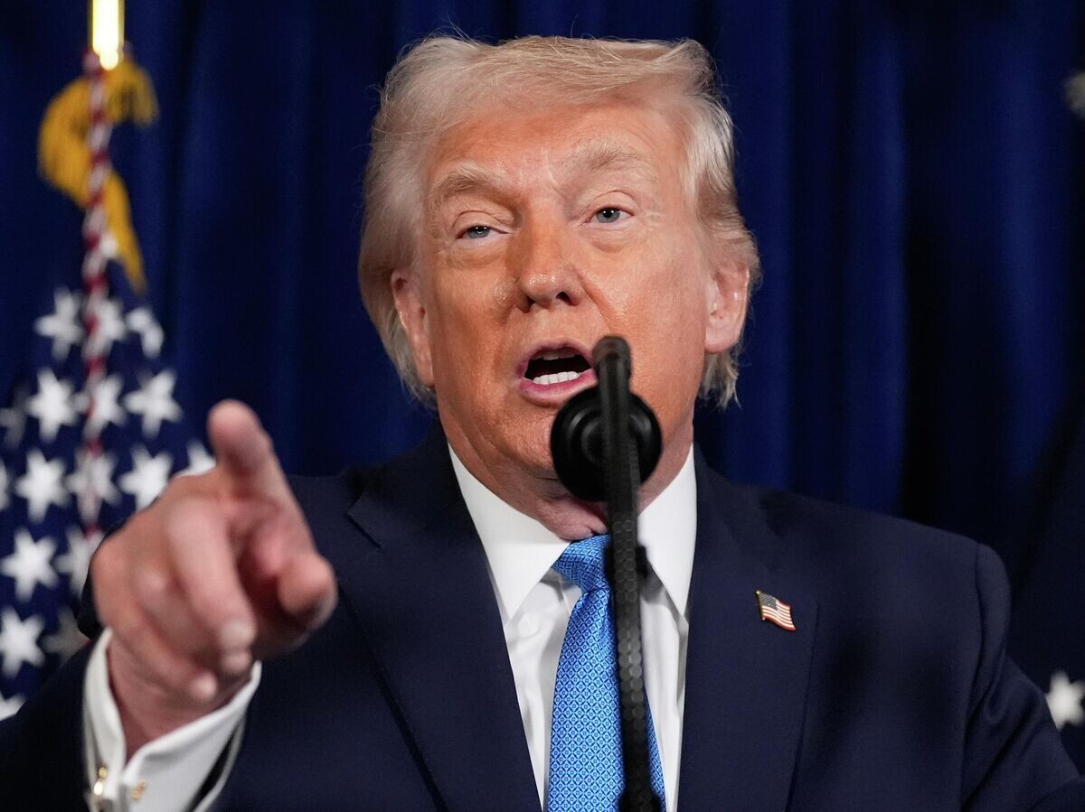    Президент США Дональд Трамп проводит пресс-конференцию после удара США по Венесуэле | © AP Photo / Alex Brandon