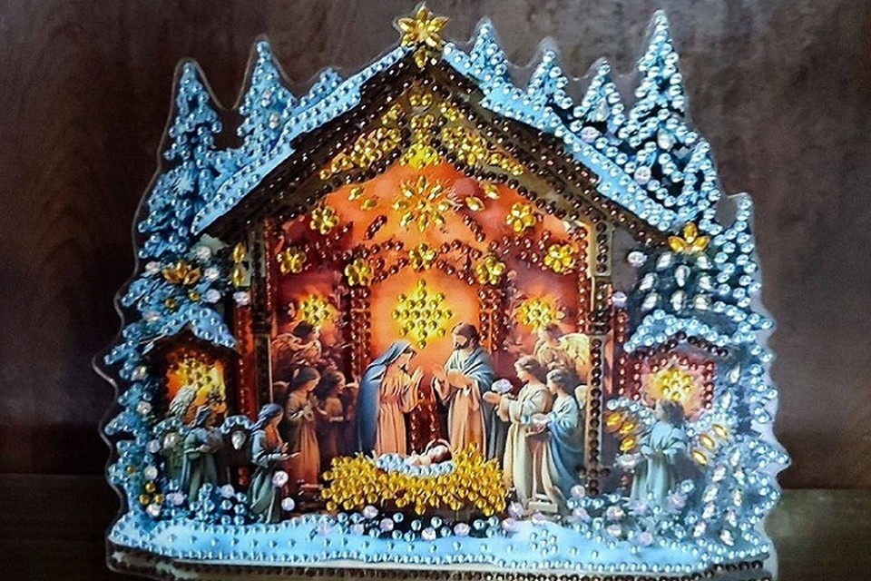    Организаторы приглашают всех желающих посетить выставку, чтобы насладиться красотой и изяществом рукотворного искусства, а также проникнуться духом Рождества. Фото: t.me/Mangush_mo