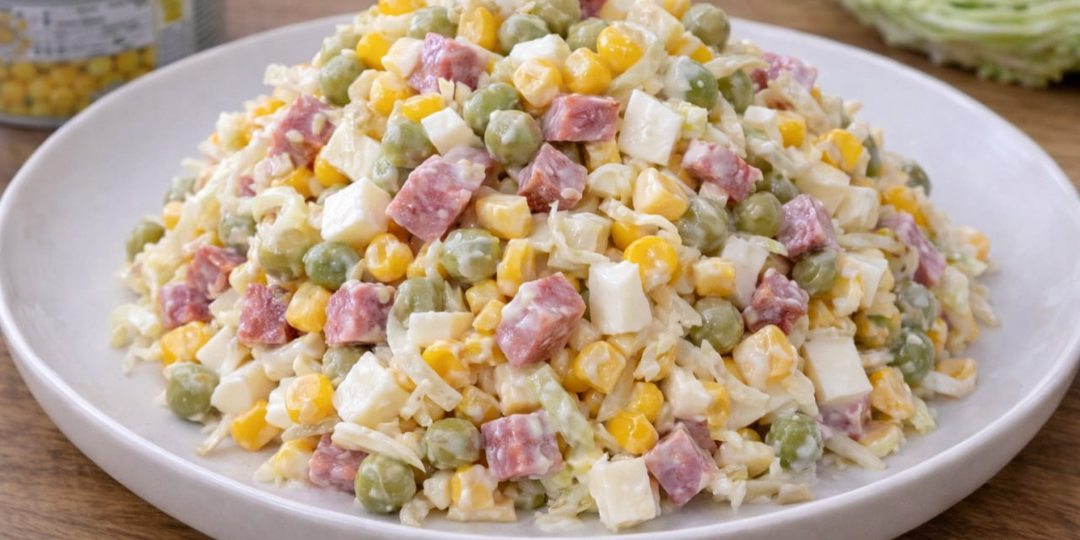 Готовлю этот вкусный салат на все праздники из года в год. Сочетание продуктов просто идеальное и готовится просто