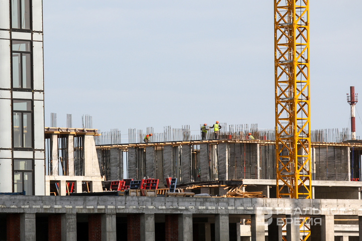    Банк России предлагает запретить застройщикам получать деньги до перехода к покупателю права собственности на жилье. Артем Дергунов / realnoevremya.ru