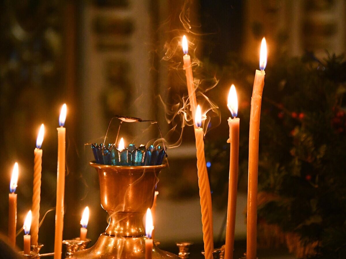    Свечи в храме святого апостола Андрея Первозванного во Владивостоке | © РИА Новости / Виталий Аньков