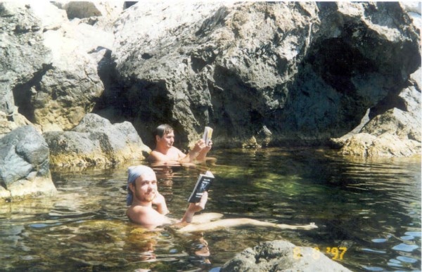 Крым. Форос. Море-читальня. Фото не постановочное