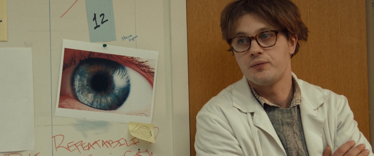 Название фильма можно трактовать двояко, ведь «I» звучит так же как «Eye» - «глаз».