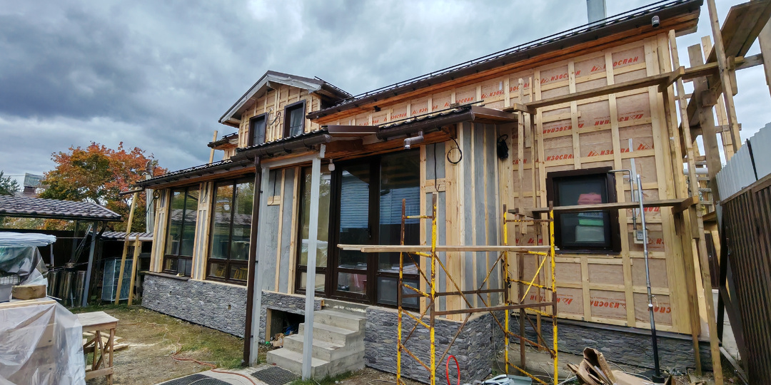 Как правильно утеплить стены брусового дома: изнутри или снаружи?