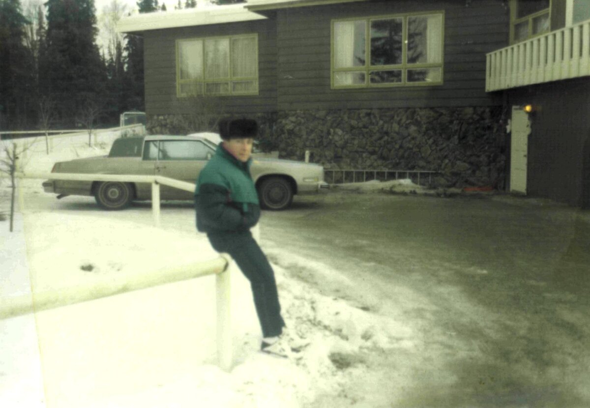 Анкоридж. Около дома владелицы туркомпании. Фото автора. 1990 год.
