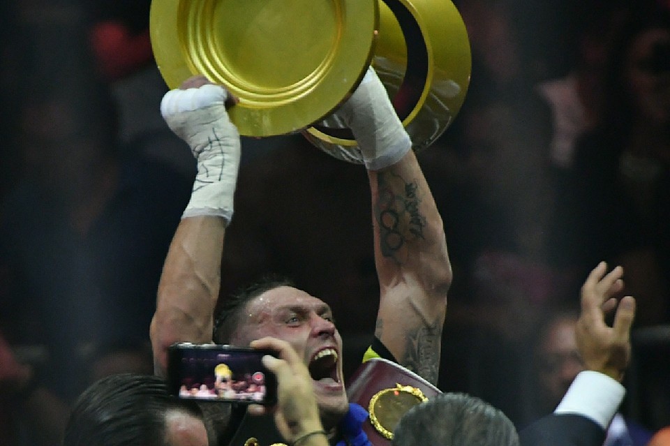    Боксёр Александр Усик поздравил украинцев с православным Рождеством GLOBAL LOOK PRESS