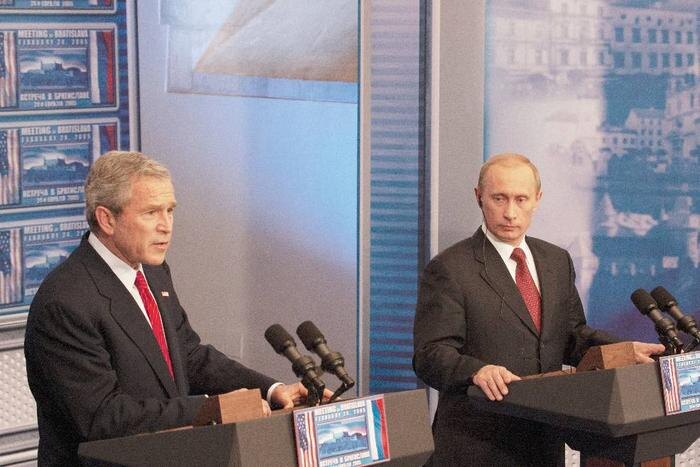 Встреча Путина и Буша в 2005 г. Обложка © ТАСС / Алексей Дитякин