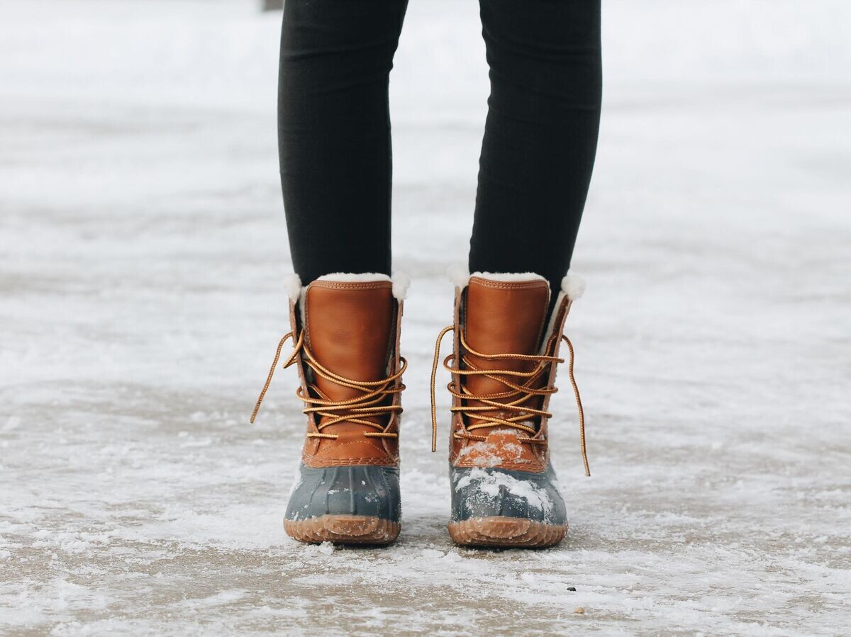    Зимняя обувь | © Фото : Unsplash/Emma Dau