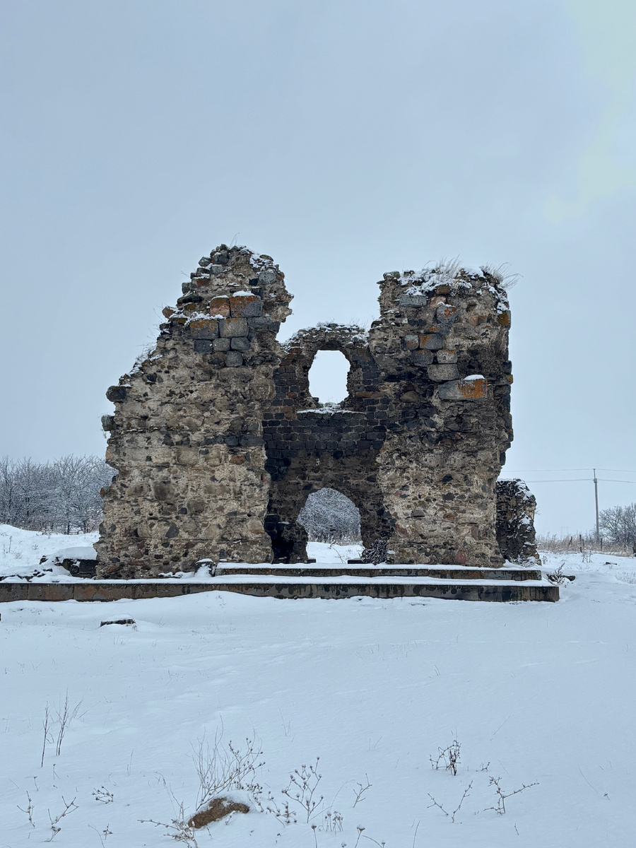 Тормакаванк. Руины храма V–VI веков среди зимней тишины Лорийской области.