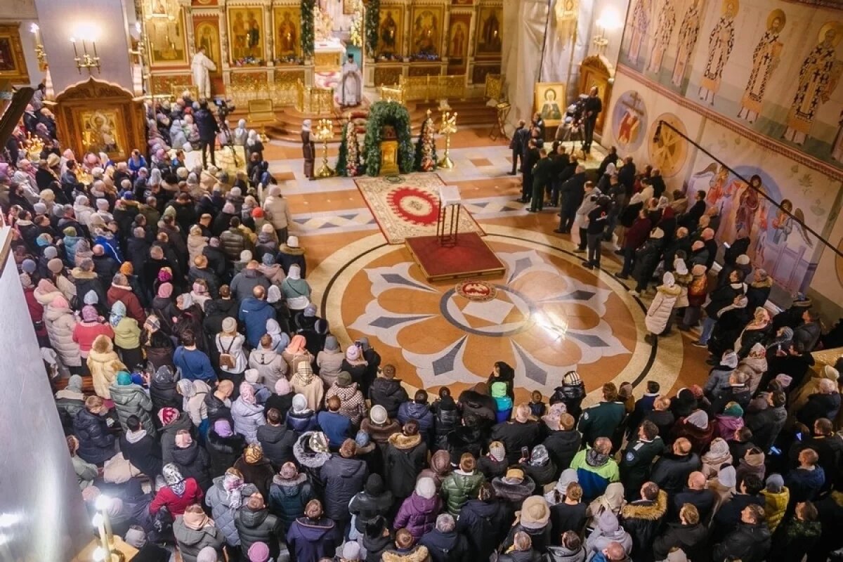    Сотни хабаровчан посетили Рождественские богослужения 7 января