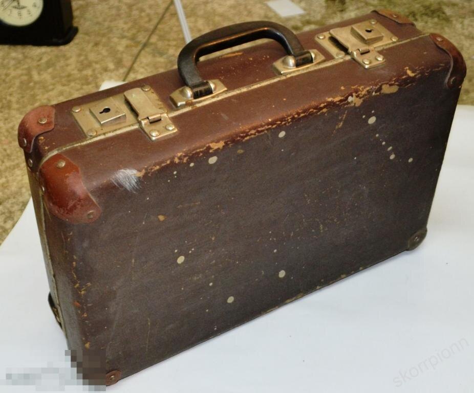 Чемоданчик из сети. Нет только оттиска печати.