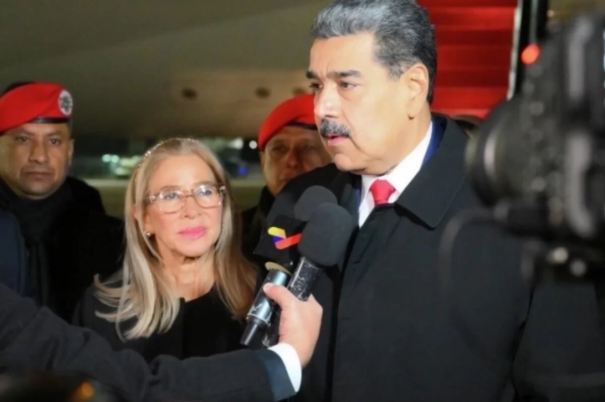    Кабельо: жена Мадуро сама попросила военных США забрать её вместе с мужем