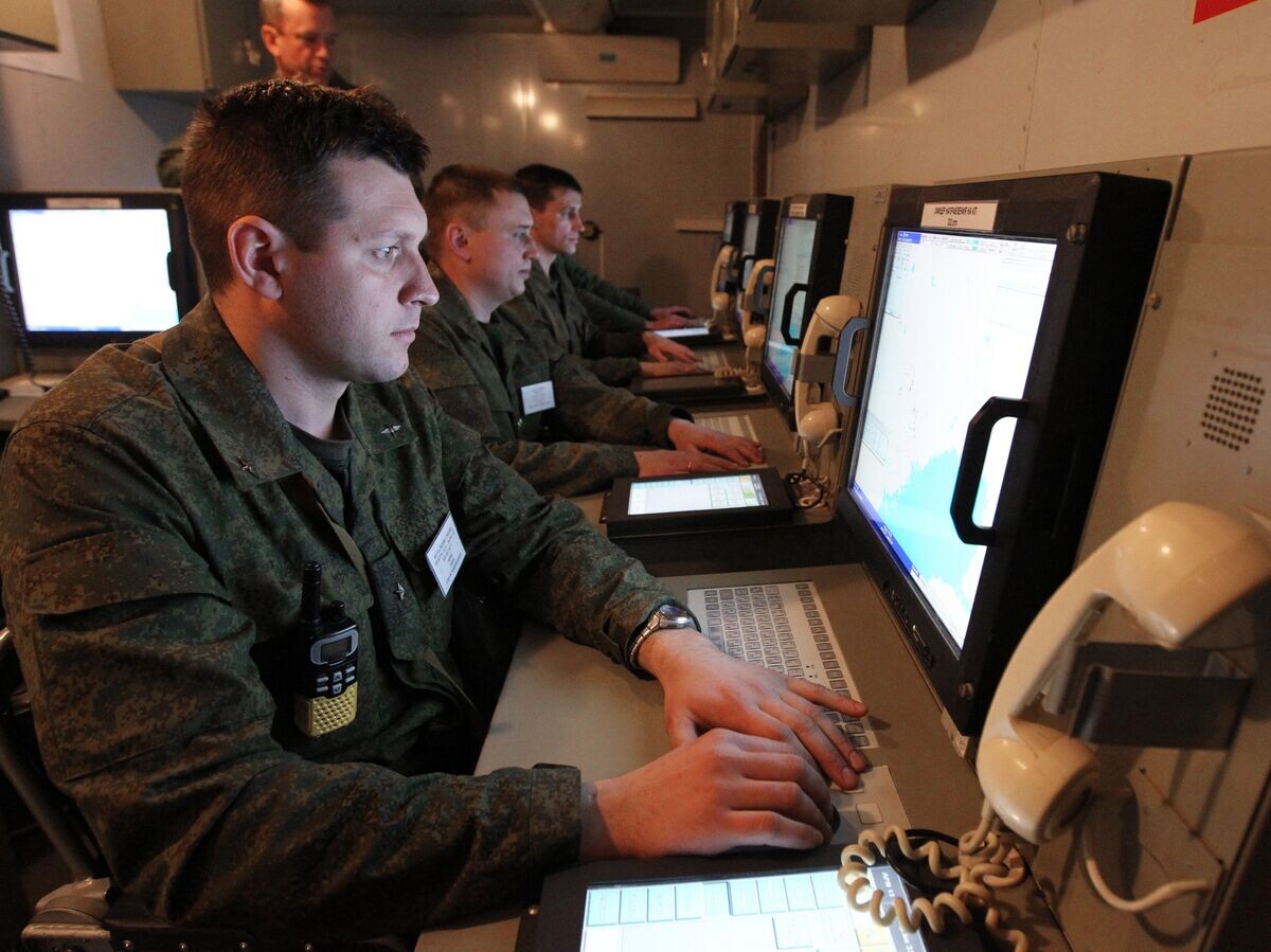    Военнослужащие в пункте боевого управления во время крупномасштабных учений Военно-воздушных сил | © РИА Новости / Валерий Мельников