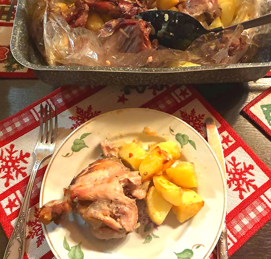 Кролик с картошкой в рукаве в духовке