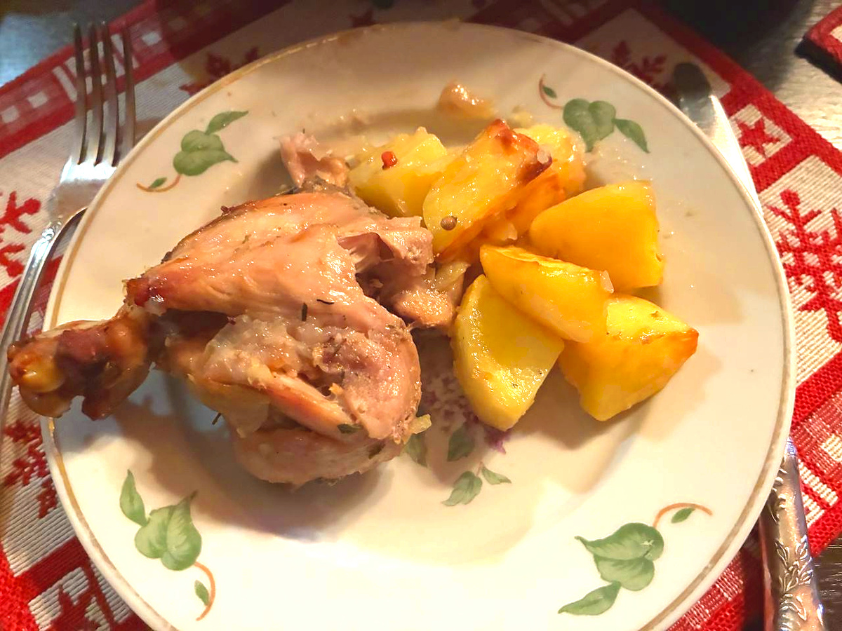 Кролик с картошкой