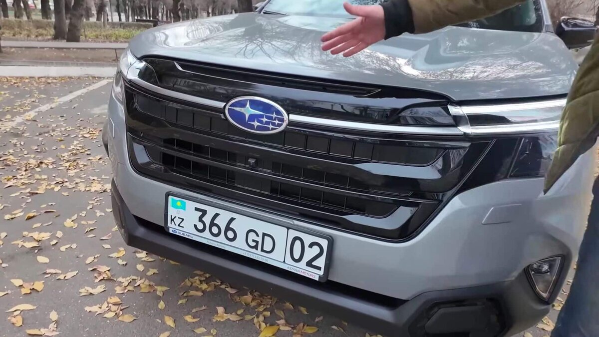    Передок Subaru Forester вызывает стойкие ассоциации с Toyota Land Cruiser / youtube.com/rukivmasle