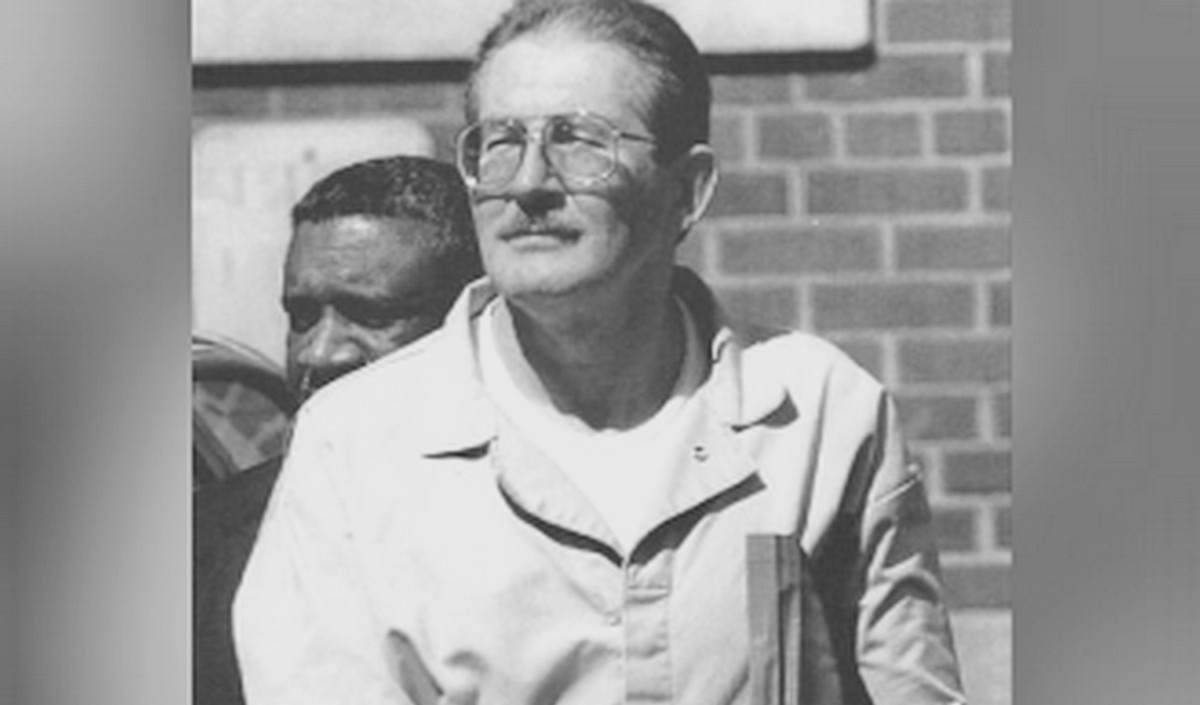 О. Эймс после ареста