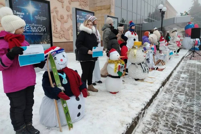    Парад снеговиков в Камышине (фото: пресс-служба городской администрации)