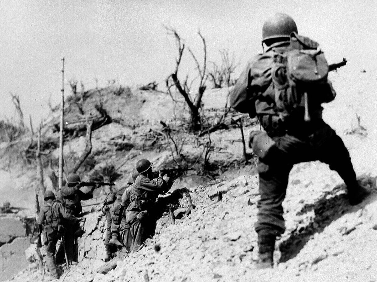    Американские солдаты на Филиппинах, 1945 год | © Getty Images / Roger Viollet