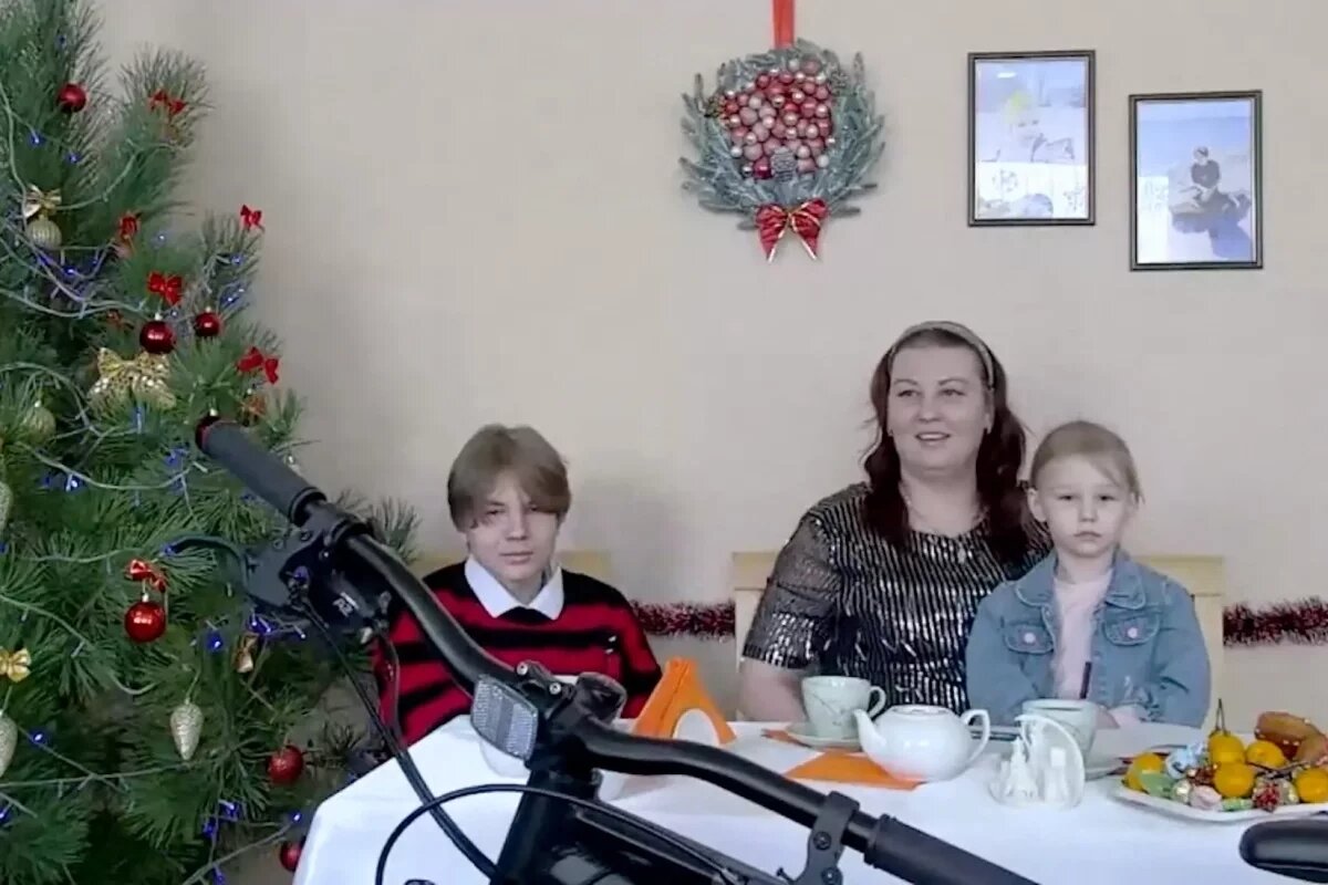    Юрий Трутнев исполнил новогодние желания детей из ДНР