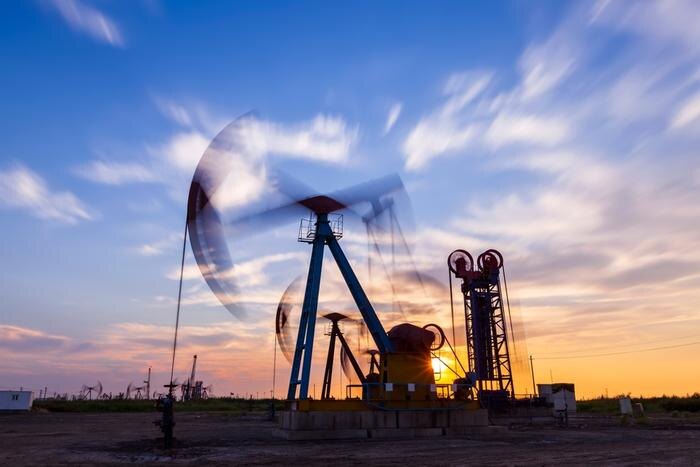 Обложка © Shutterstock / FOTODOM / zhengzaishuru