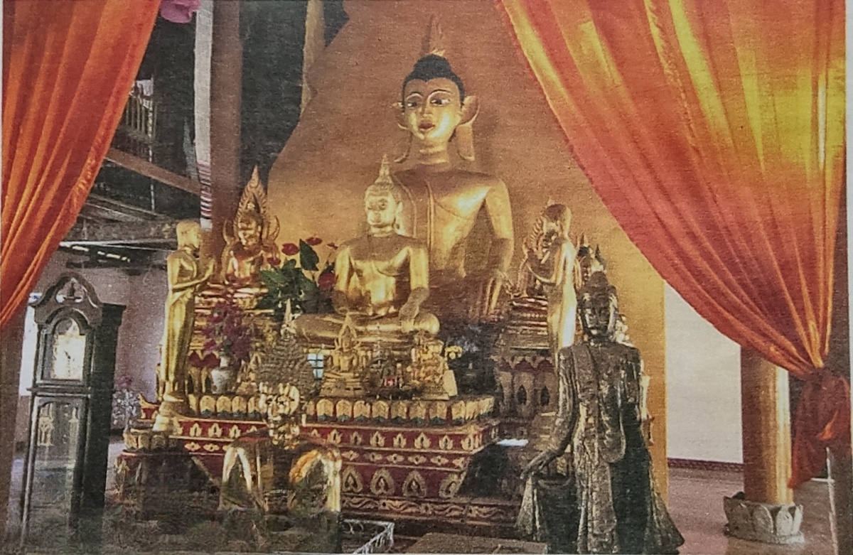 Статуи Будды в одном из храмов Цзинхуна