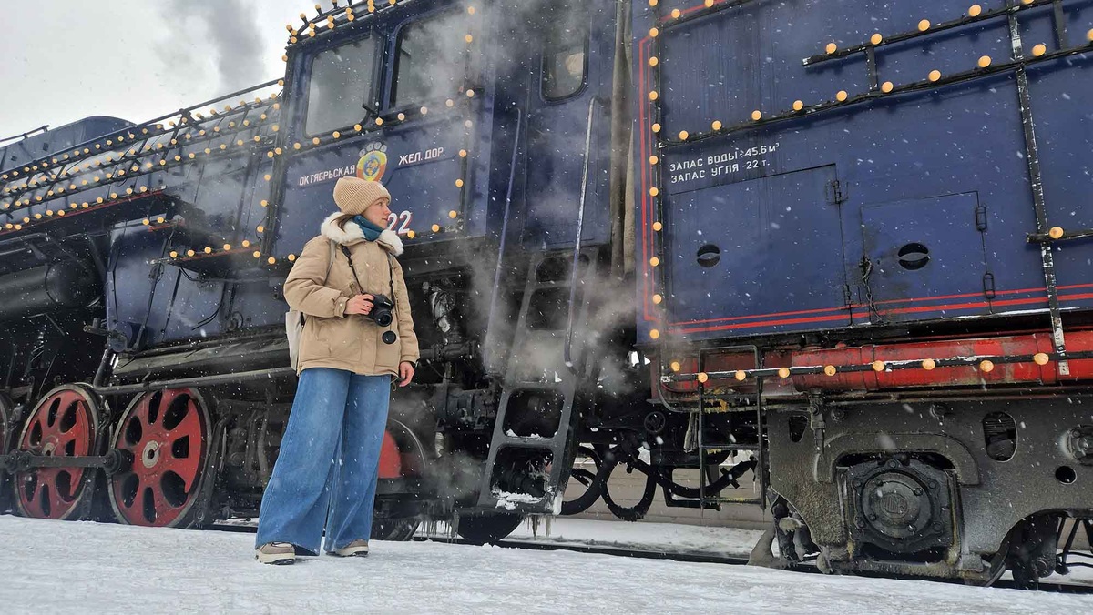 Во главе ретро-поезда, который курсирует между Шуей и Иваново, стоит паровоз ЛВ-0522. Это последний построенный магистральный паровоз в СССР, выпущенный в конце 1956 года