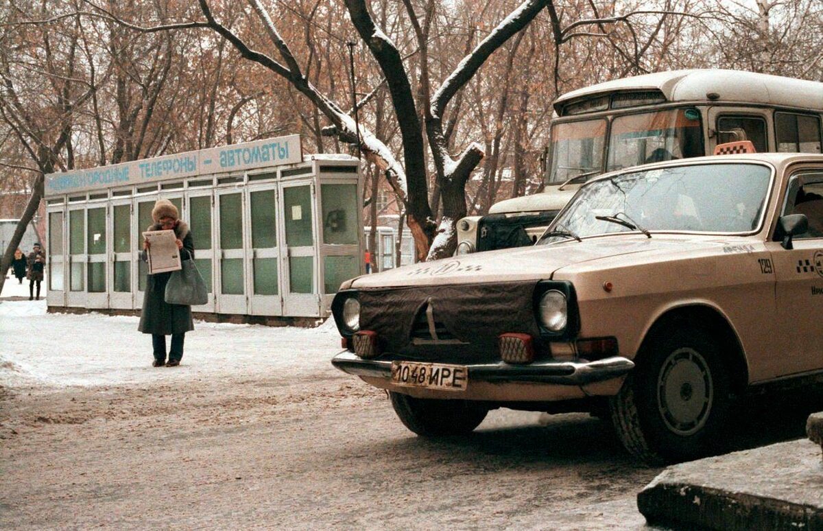 На фото Игоря К., Иркипедия: остановка «Цирк» начала 1990-х годов.