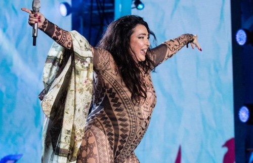 Лолита на сцене - не прошу любить и жаловать. Фото Яндекс.Картинки. 