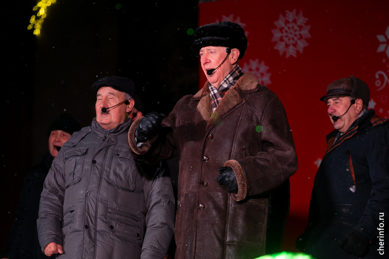    Новогодняя ярмарка работала на площади Молодежи с 15 декабря.