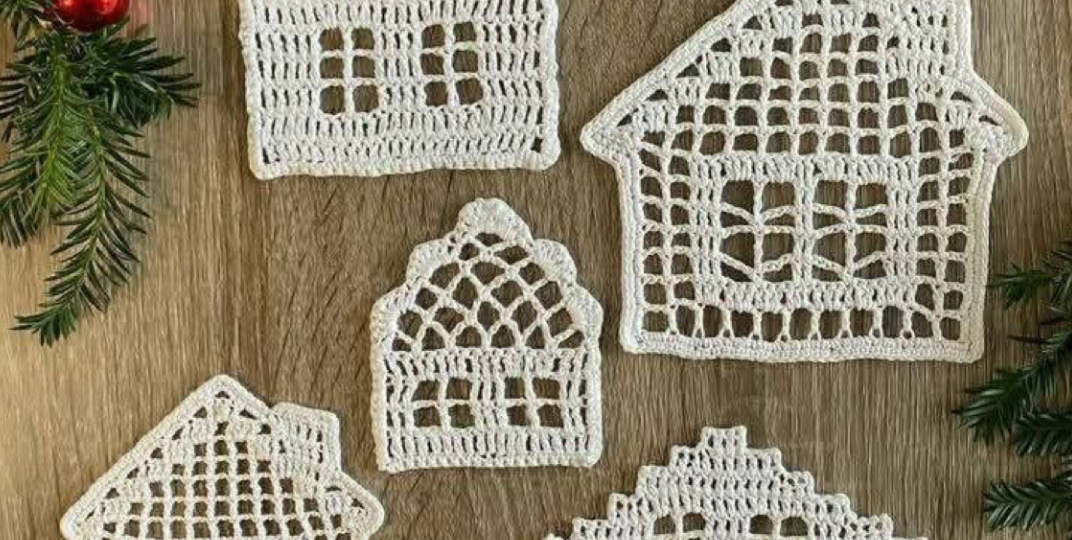 Новогодние подушки и новогодняя деревня крючком.