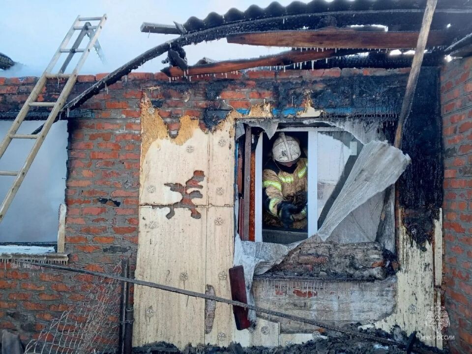    Пожар в селе Жуковка. Источник: ГУ МЧС по Алтайскому краю