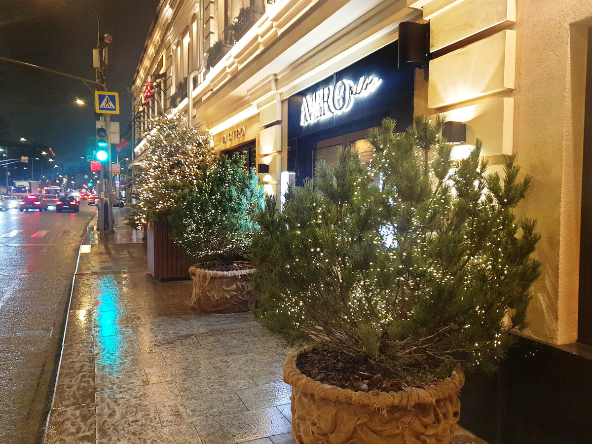 Вход в итальянский ресторан Avero mio