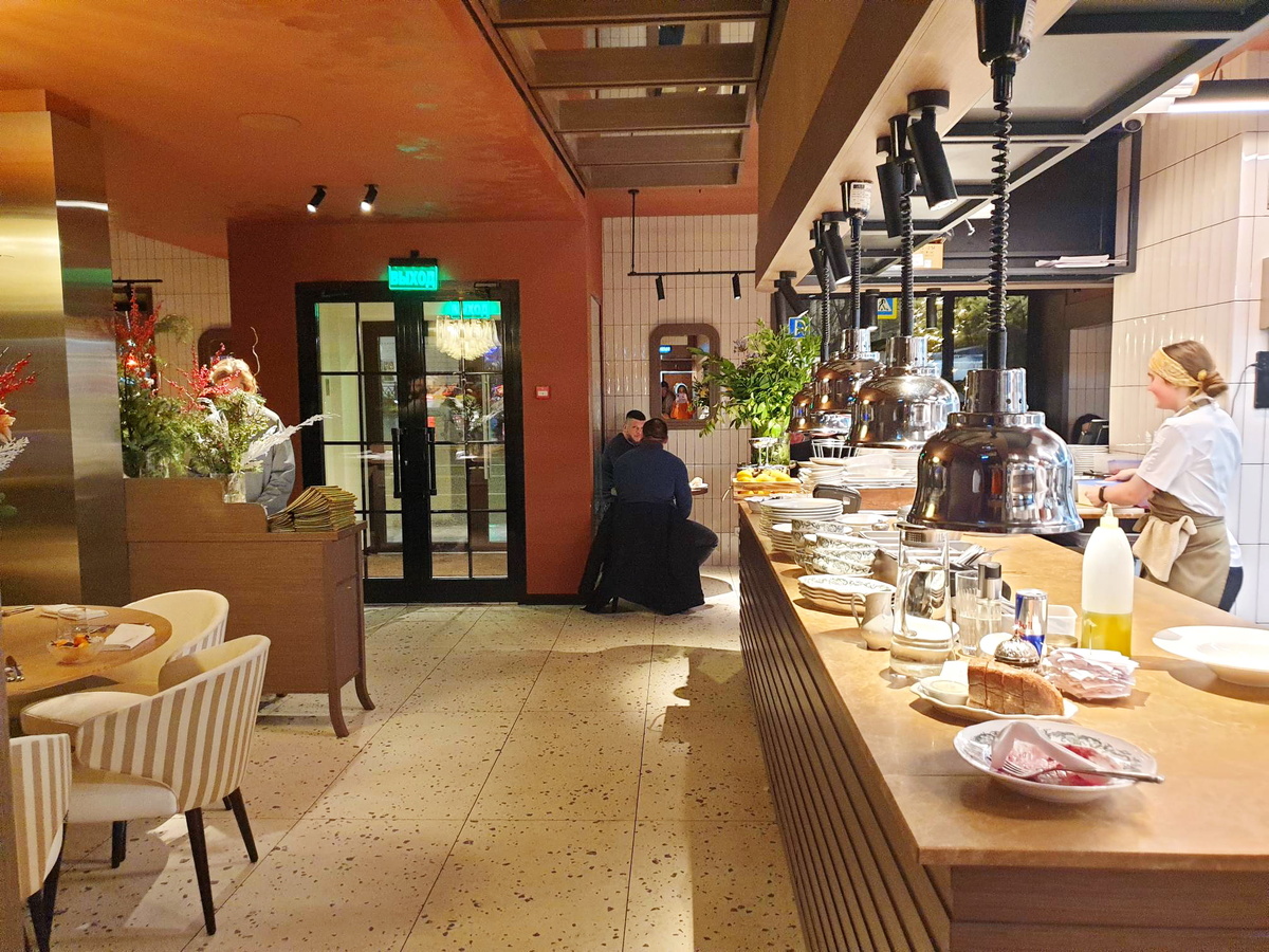 Зал первого этажа итальянского ресторана Avero mio