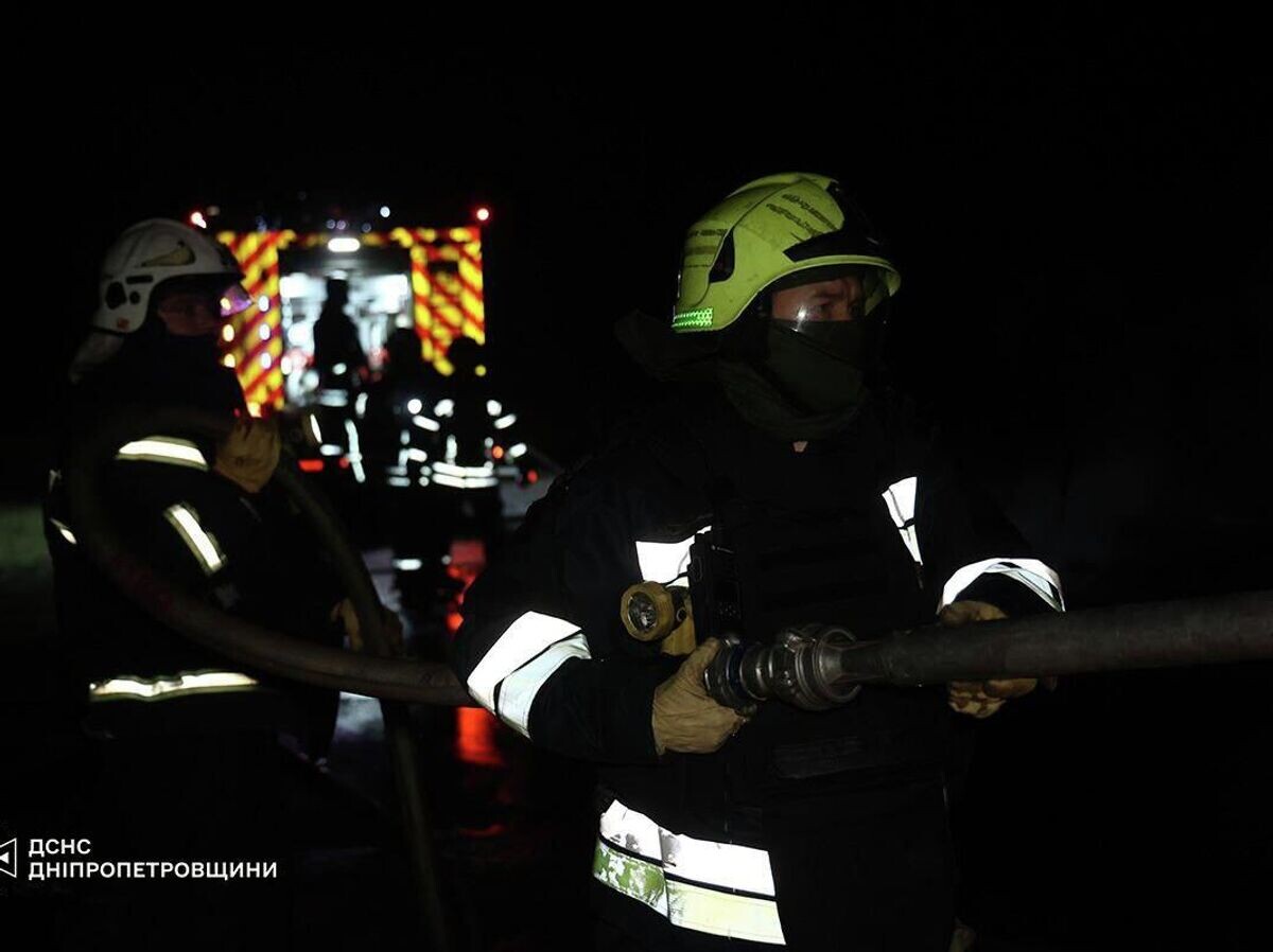    Украинские пожарные в Днепропетровске | © Фото : ГСЧС Украины