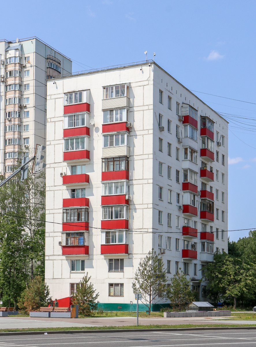 Жилой дом серии II-18/9 на Севастопольском проспекте, 38. Фото отсюда: https://ru.wikipedia.org