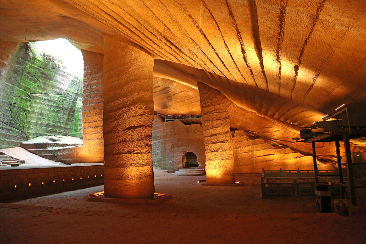 Пещеры или гроты Лонгью в Китае