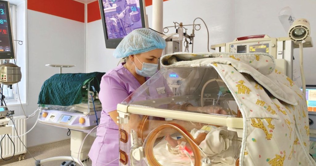 Без выходных и праздников: в роддоме на Орской за сутки на свет появились 23 малыша