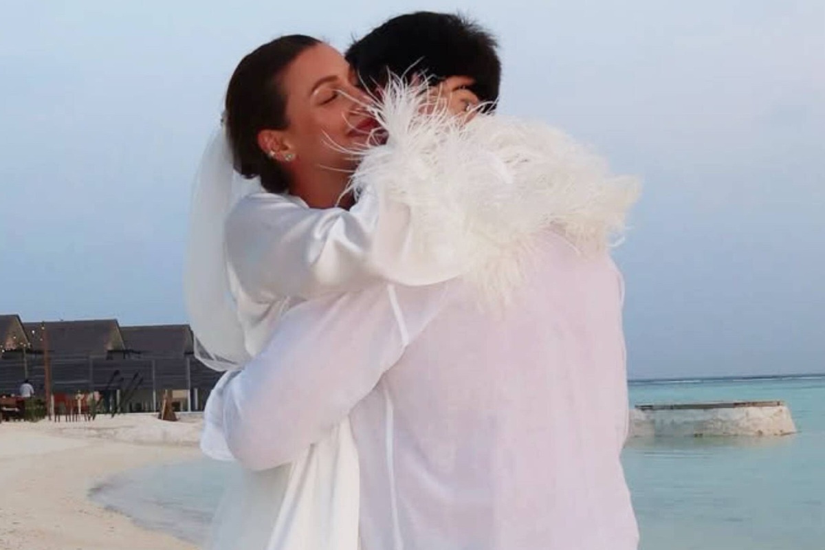     Молодожены на пляже: победительница шоу «Холостяк» Дарья Канануха показала свадебные снимки