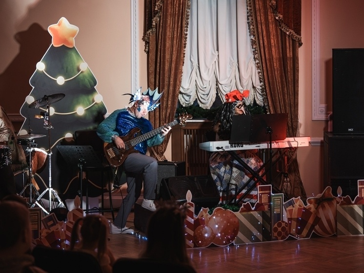     Представители серебряного возраста смогли вернуться в детство и оказаться в объятиях сказки. Фото: соцсети Новгородской областной филармонии им. А. С. Аренского