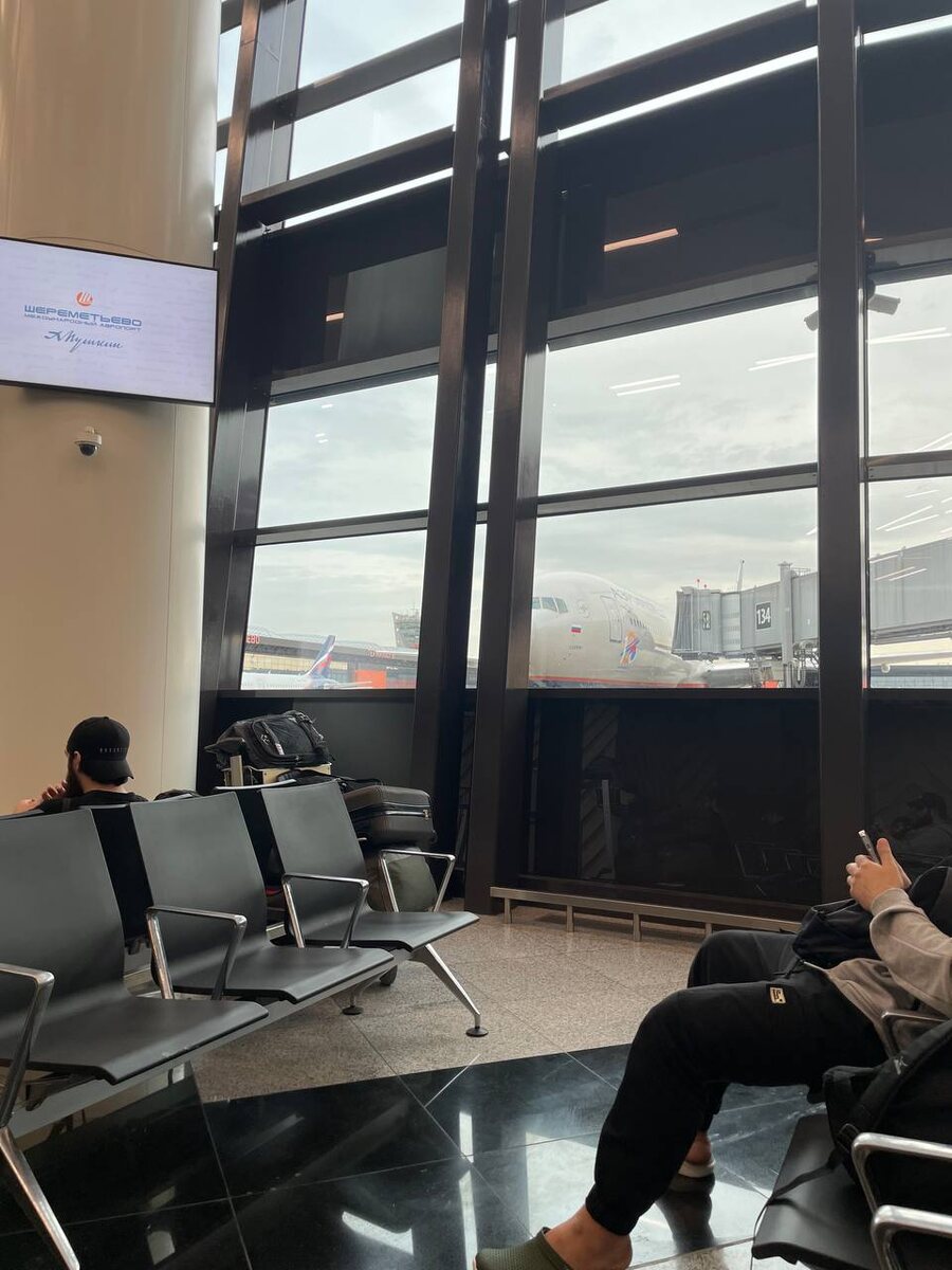 Мой лимузин готовят к взлету.